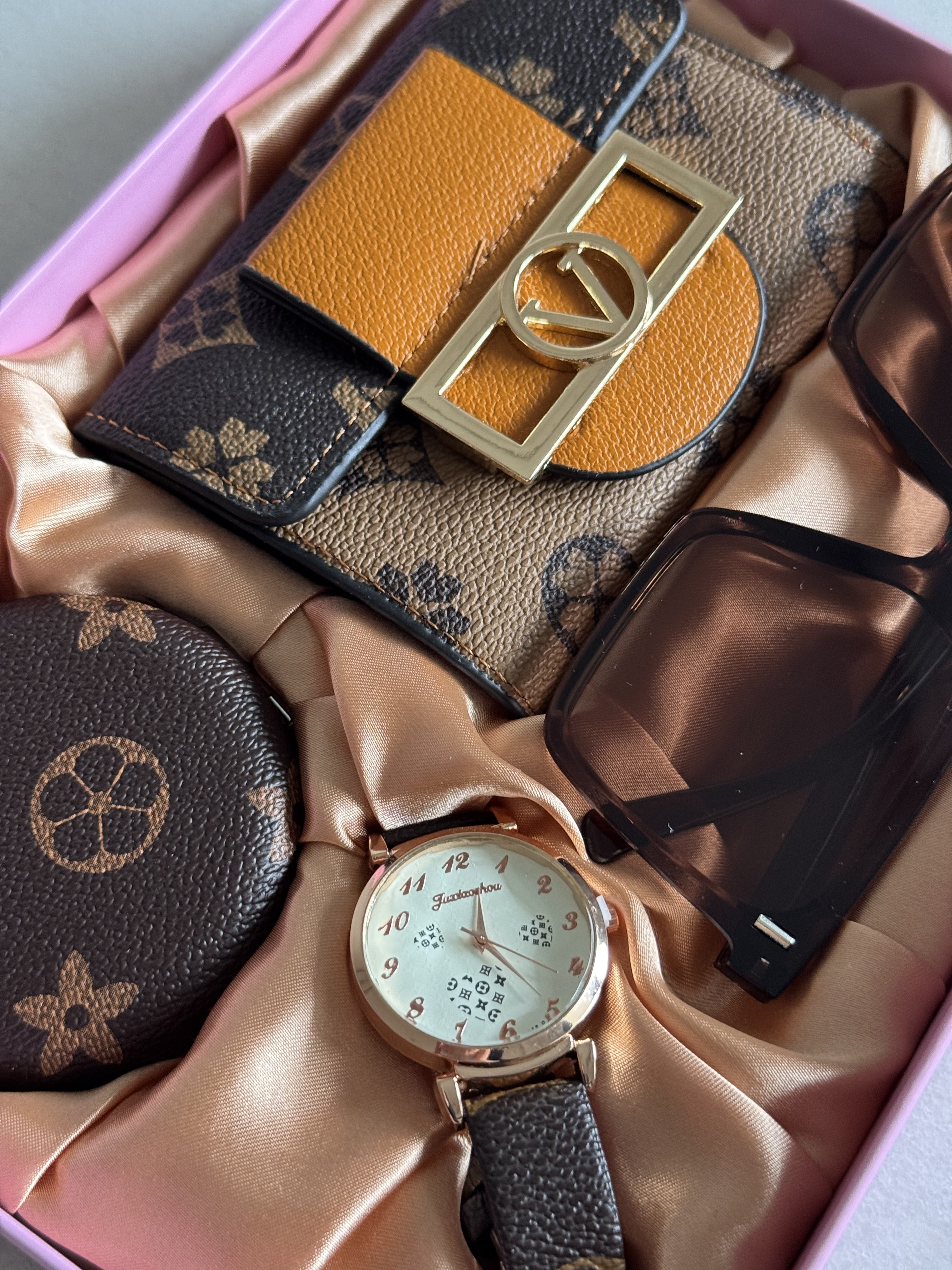 Louis Vuitton - Luksuzni set 4 u 1